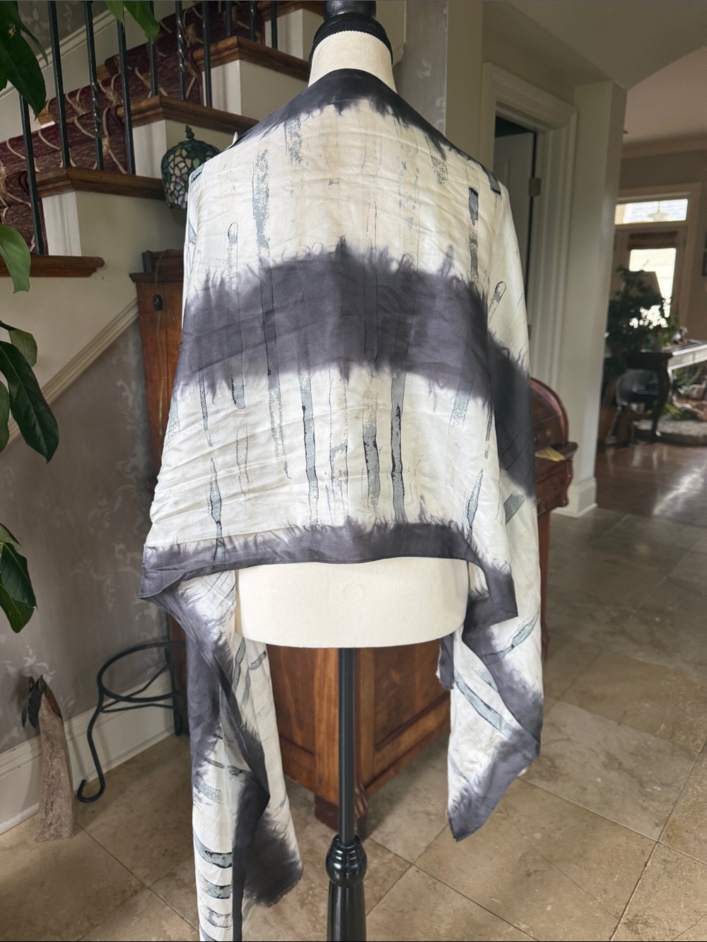 CHICOS ladies black and white tie-dye design 100% silk scarf NWOT - Picture 6 of 10